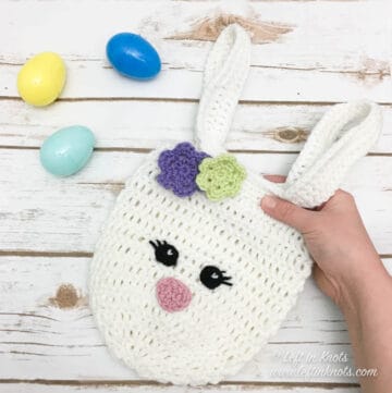 A small crochet Easter bunny bag for Easter eggs