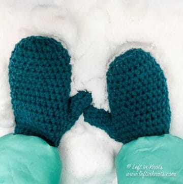Small crochet children's mittens